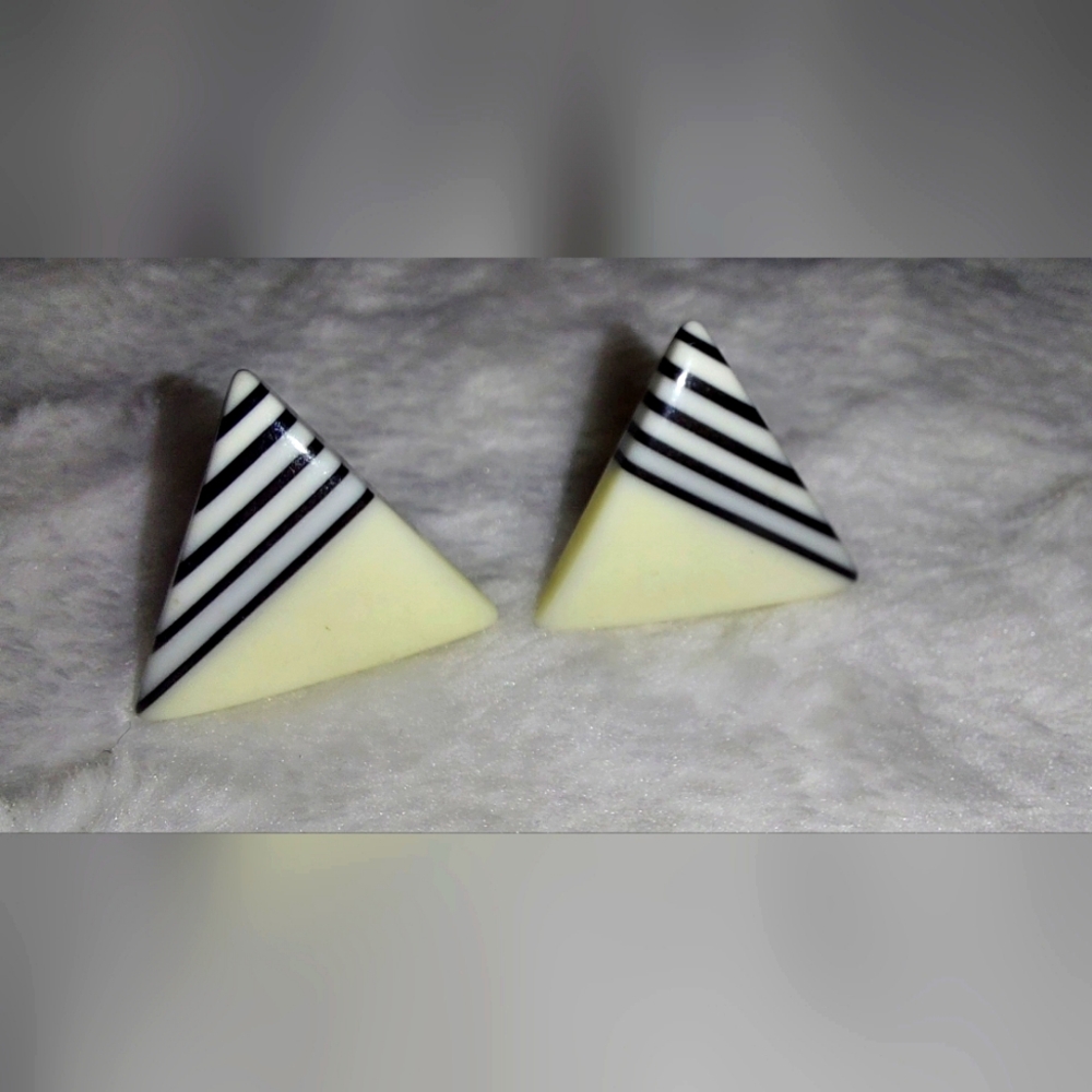 Striped Triangle Earrings 80s